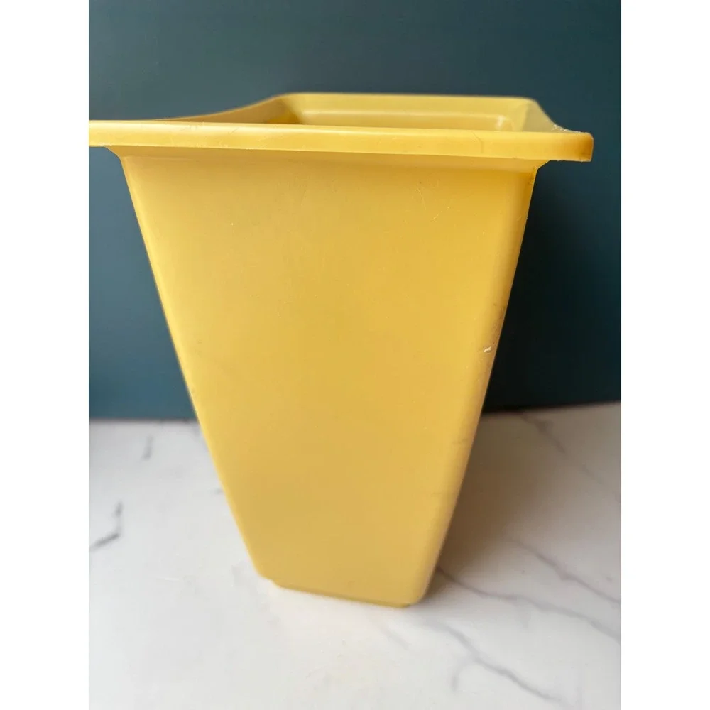Vintage Rubbermaid 2952 Yellow Daisy Wastebasket Trash Can Retro Floral Plastic